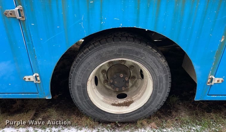 image for item DP0282 2005 International 4300  flatbed truck