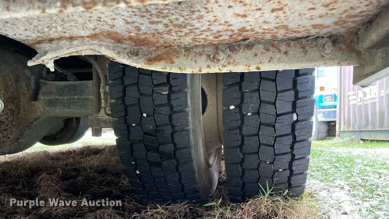 image for item DP0282 2005 International 4300  flatbed truck