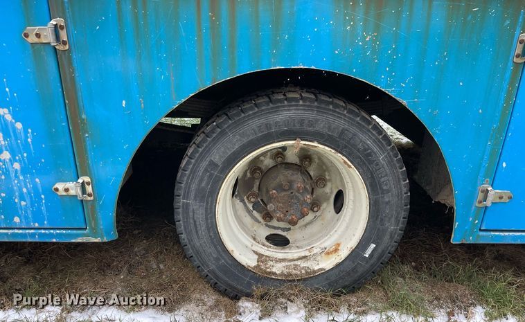 image for item DP0282 2005 International 4300  flatbed truck