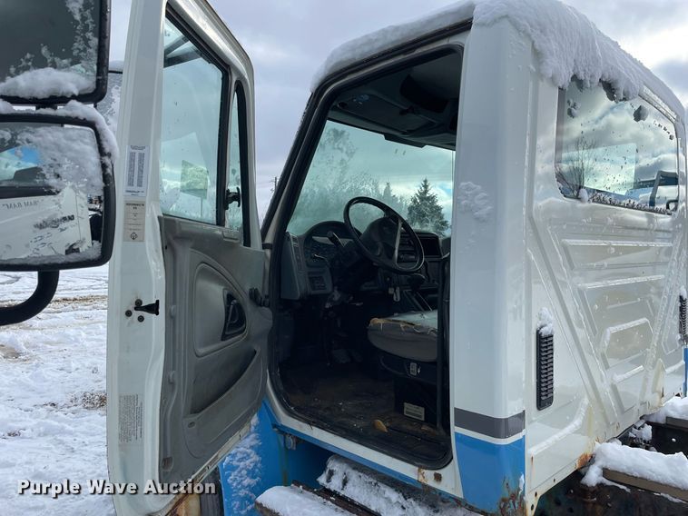 image for item DP0283 2007 International 4300  truck cab and chassis