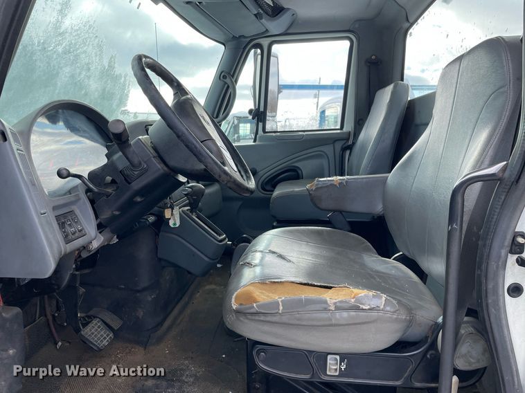 image for item DP0283 2007 International 4300  truck cab and chassis