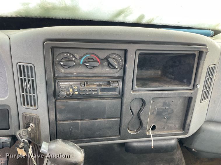 image for item DP0283 2007 International 4300  truck cab and chassis