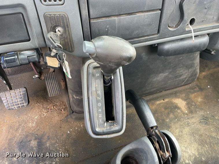 image for item DP0283 2007 International 4300  truck cab and chassis