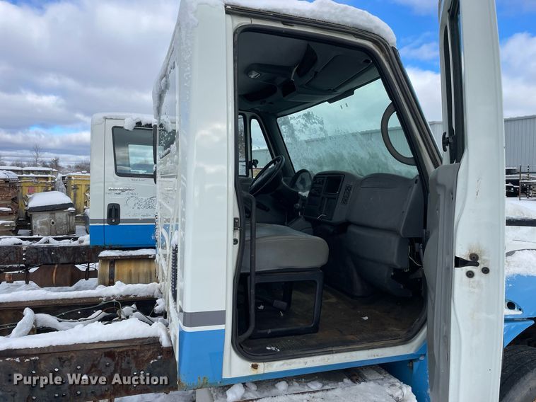 image for item DP0283 2007 International 4300  truck cab and chassis