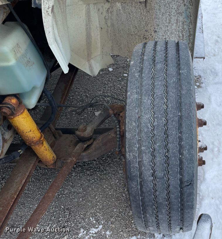 image for item DP0283 2007 International 4300  truck cab and chassis