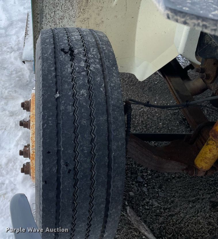 image for item DP0283 2007 International 4300  truck cab and chassis