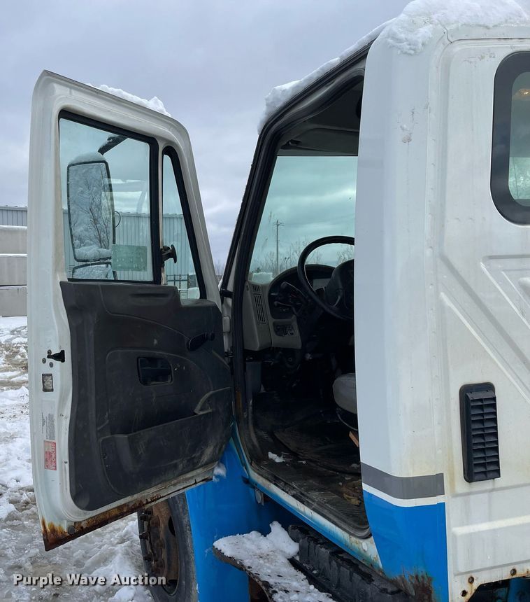 image for item DP0284 2012 International 4300  truck cab and chassis