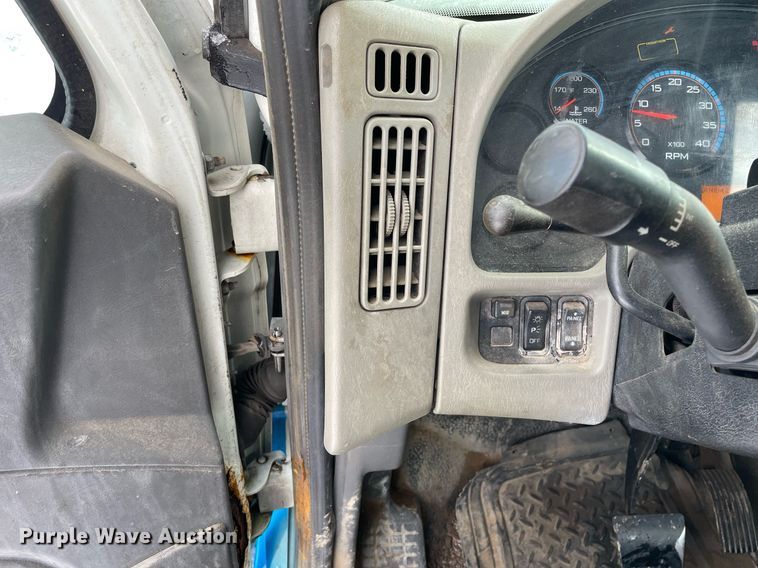 image for item DP0284 2012 International 4300  truck cab and chassis