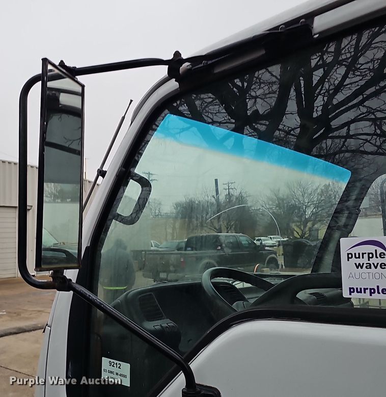 image for item DP0794 2003 GMC W4500  box truck