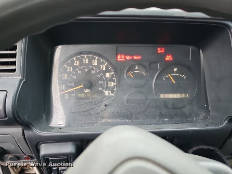 image for item DP0794 2003 GMC W4500  box truck