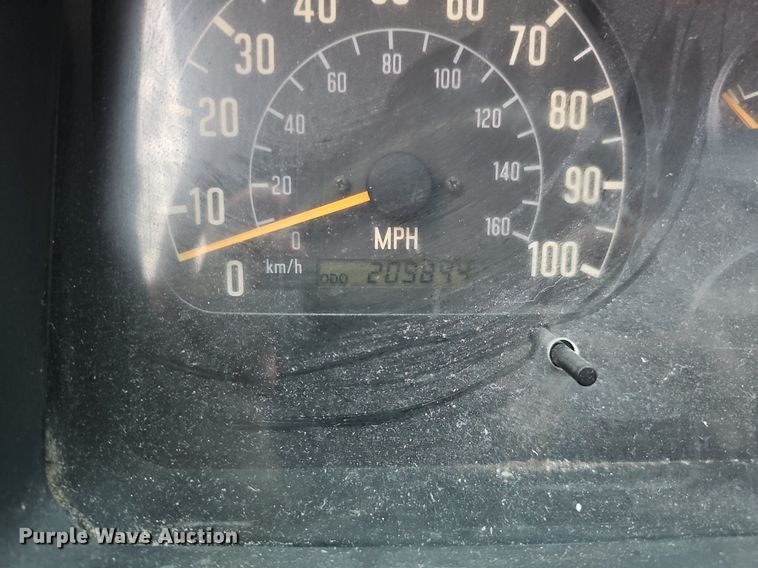 image for item DP0794 2003 GMC W4500  box truck