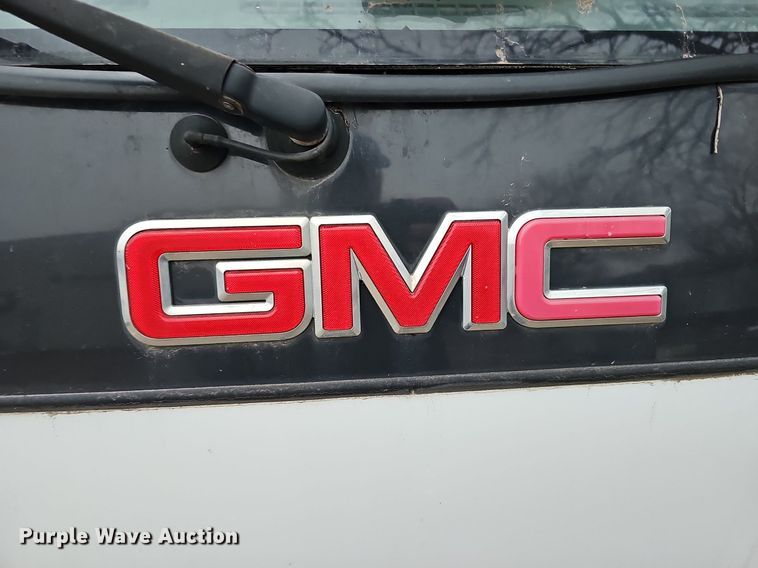image for item DP0794 2003 GMC W4500  box truck