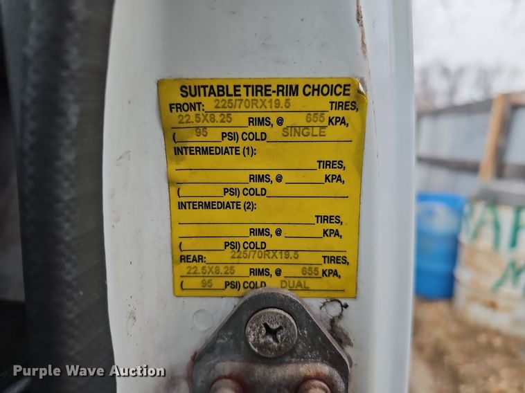 image for item DP0794 2003 GMC W4500  box truck