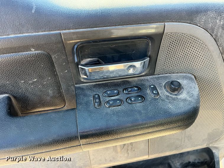 image for item DP2184 2004 Ford F150  SuperCrew pickup truck