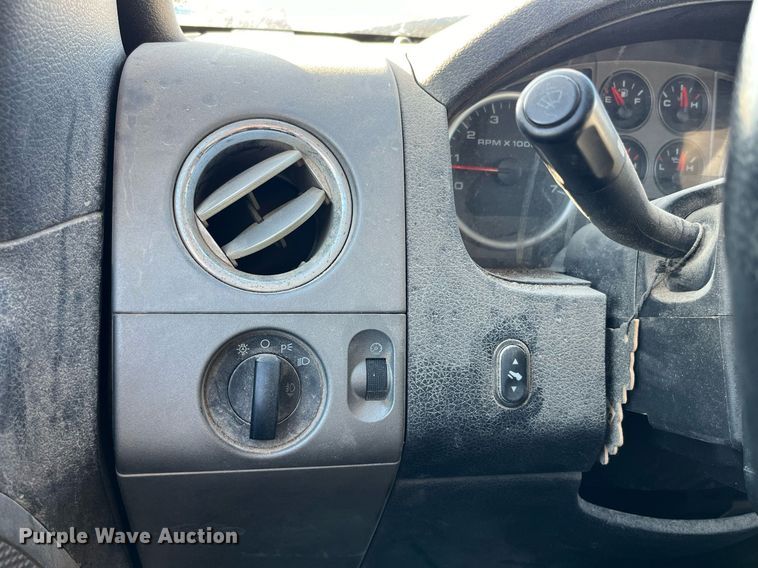 image for item DP2184 2004 Ford F150  SuperCrew pickup truck