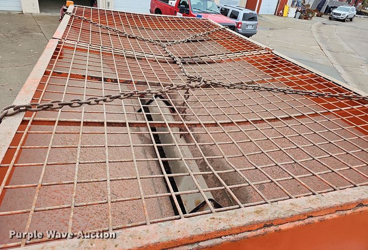 image for item DS5728 2006 Ford F550 Super Duty XL  dump truck