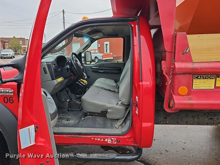 image for item DS5728 2006 Ford F550 Super Duty XL  dump truck
