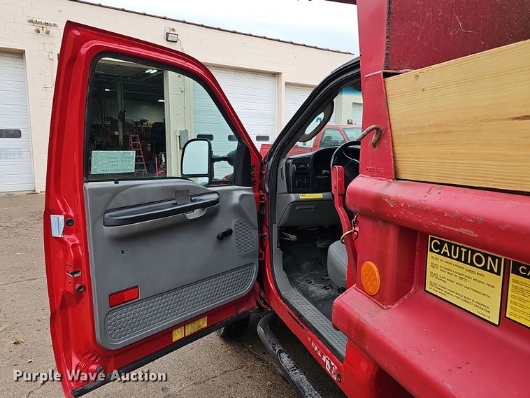 image for item DS5728 2006 Ford F550 Super Duty XL  dump truck