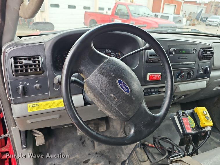 image for item DS5728 2006 Ford F550 Super Duty XL  dump truck