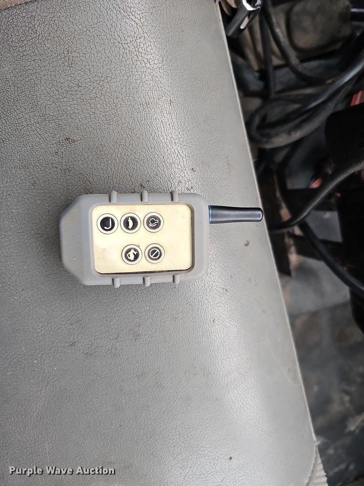 image for item DS5728 2006 Ford F550 Super Duty XL  dump truck