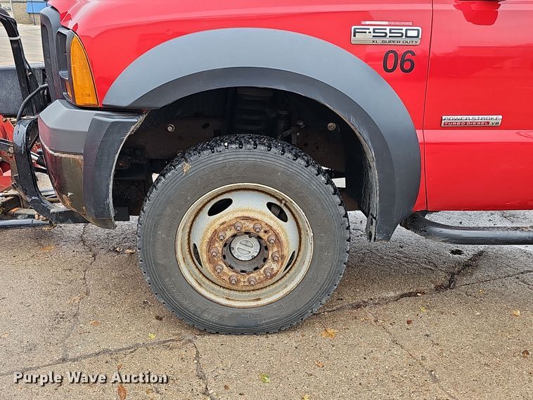 image for item DS5728 2006 Ford F550 Super Duty XL  dump truck