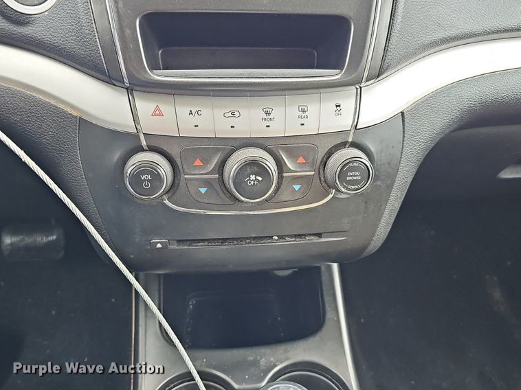 image for item IO9784 2013 Dodge Journey SXT  SUV