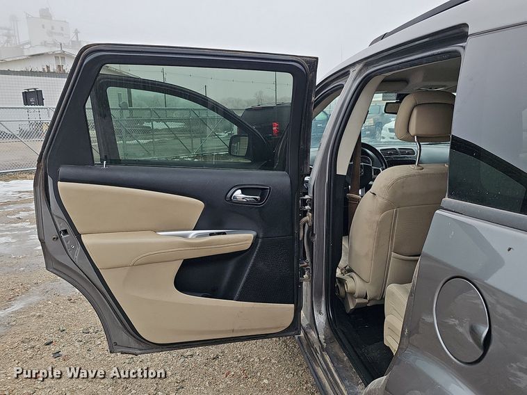 image for item IO9784 2013 Dodge Journey SXT  SUV