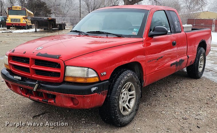image for item IO9787 1999 Dodge Dakota Sport  Club Cab pickup truck