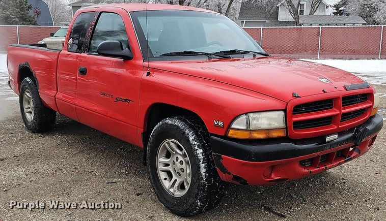 image for item IO9787 1999 Dodge Dakota Sport  Club Cab pickup truck