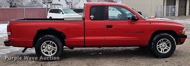 image for item IO9787 1999 Dodge Dakota Sport  Club Cab pickup truck