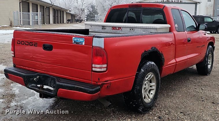 image for item IO9787 1999 Dodge Dakota Sport  Club Cab pickup truck