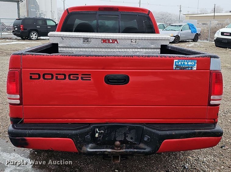 image for item IO9787 1999 Dodge Dakota Sport  Club Cab pickup truck
