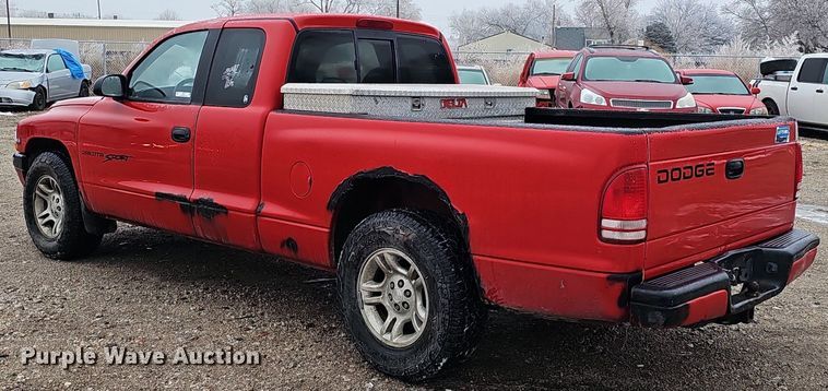 image for item IO9787 1999 Dodge Dakota Sport  Club Cab pickup truck