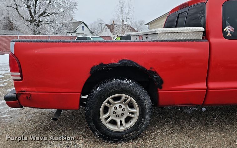 image for item IO9787 1999 Dodge Dakota Sport  Club Cab pickup truck