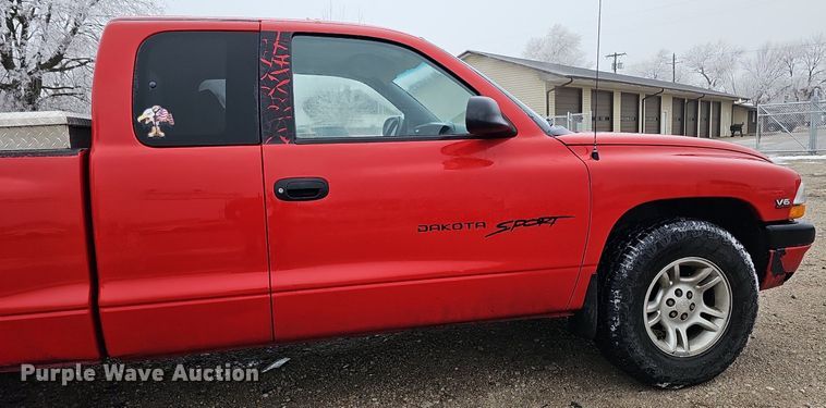 image for item IO9787 1999 Dodge Dakota Sport  Club Cab pickup truck