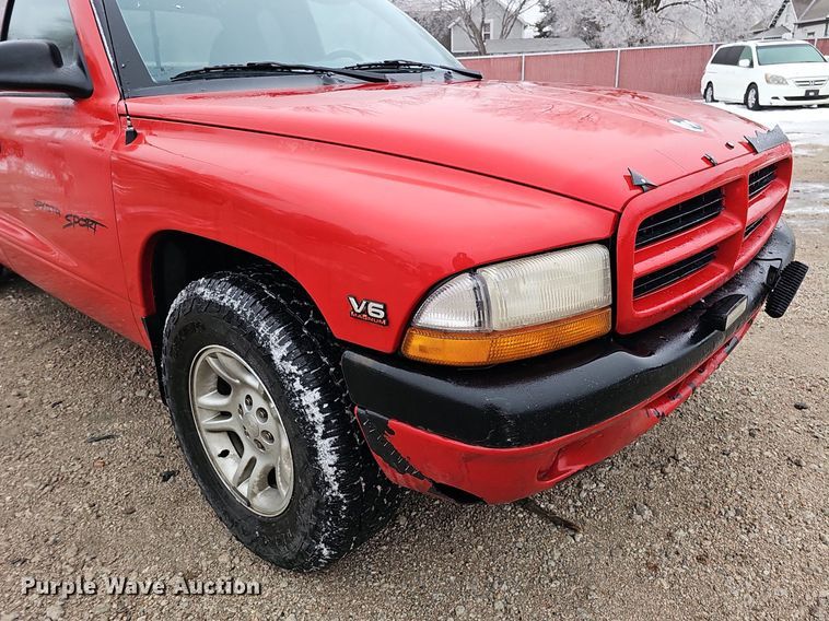 image for item IO9787 1999 Dodge Dakota Sport  Club Cab pickup truck