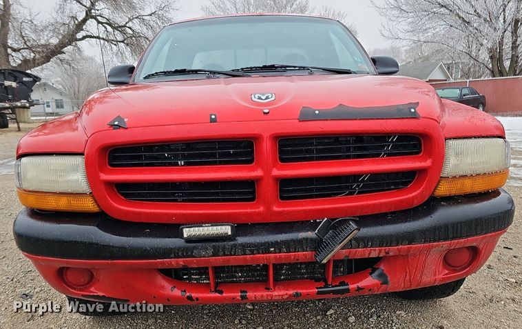 image for item IO9787 1999 Dodge Dakota Sport  Club Cab pickup truck