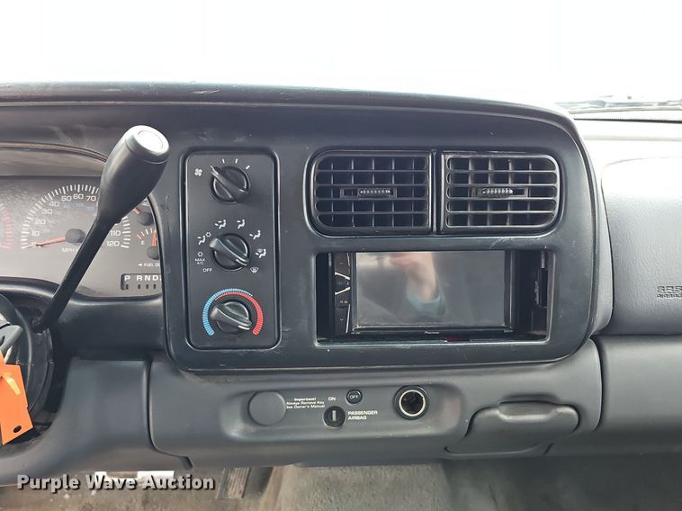 image for item IO9787 1999 Dodge Dakota Sport  Club Cab pickup truck