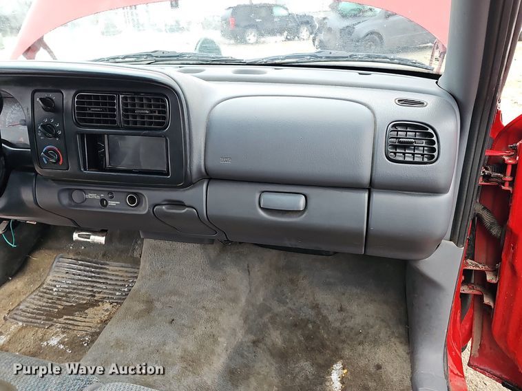 image for item IO9787 1999 Dodge Dakota Sport  Club Cab pickup truck