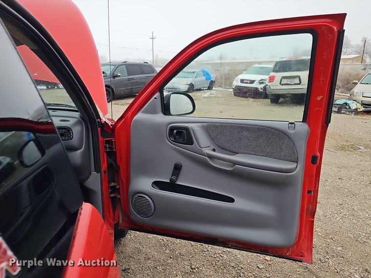 image for item IO9787 1999 Dodge Dakota Sport  Club Cab pickup truck