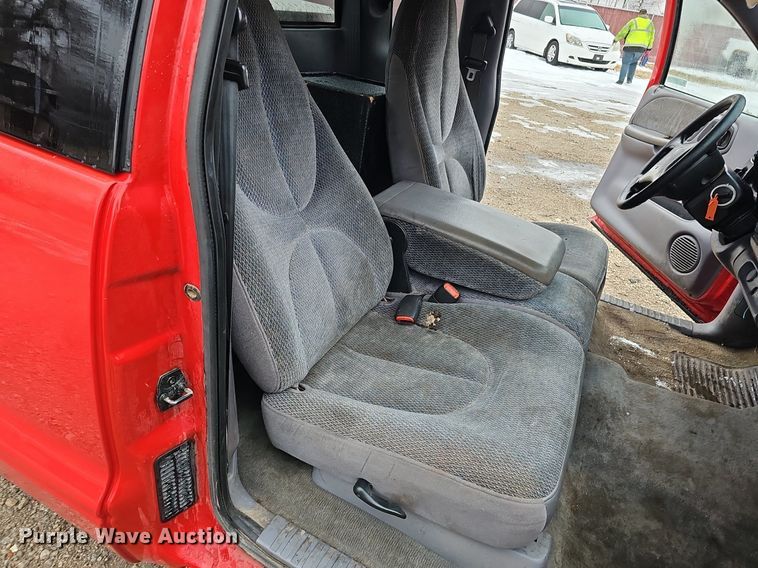 image for item IO9787 1999 Dodge Dakota Sport  Club Cab pickup truck