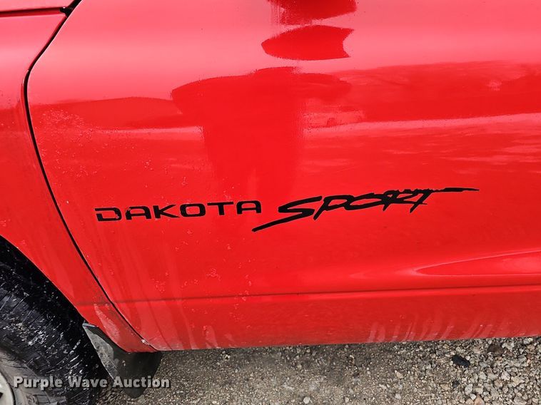 image for item IO9787 1999 Dodge Dakota Sport  Club Cab pickup truck