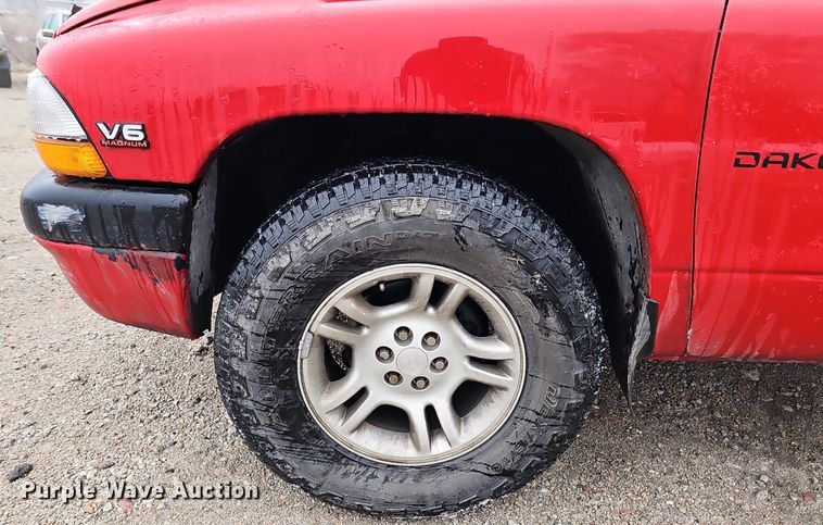 image for item IO9787 1999 Dodge Dakota Sport  Club Cab pickup truck