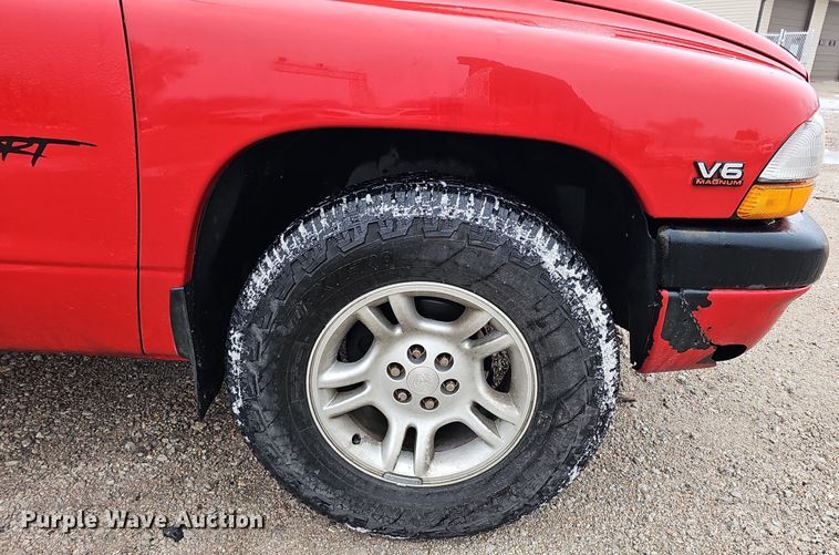 image for item IO9787 1999 Dodge Dakota Sport  Club Cab pickup truck