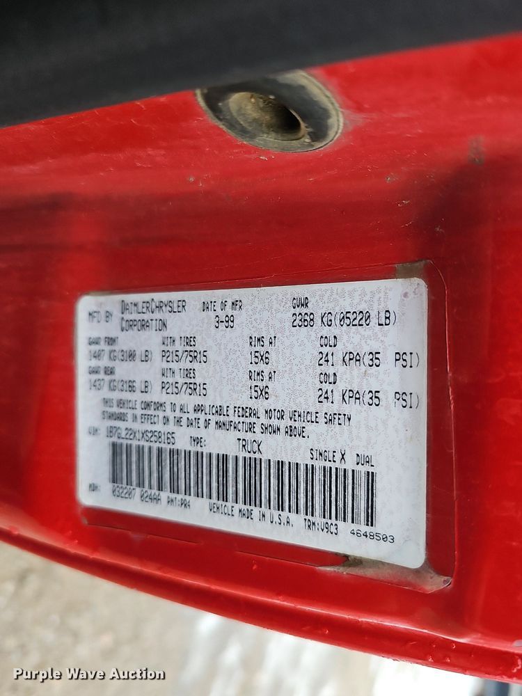 image for item IO9787 1999 Dodge Dakota Sport  Club Cab pickup truck