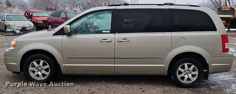 image for item IO9788 2009 Chrysler Town & Country Touring  van