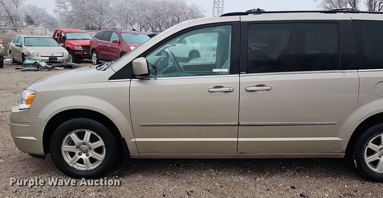 image for item IO9788 2009 Chrysler Town & Country Touring  van