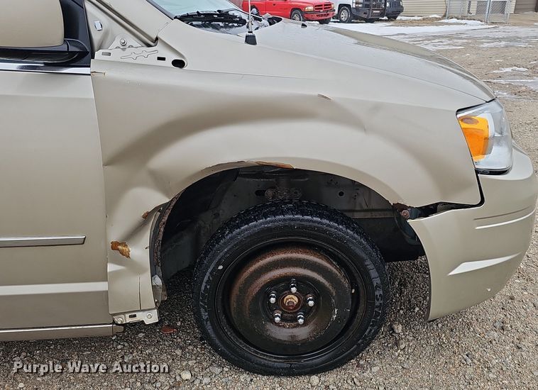 image for item IO9788 2009 Chrysler Town & Country Touring  van