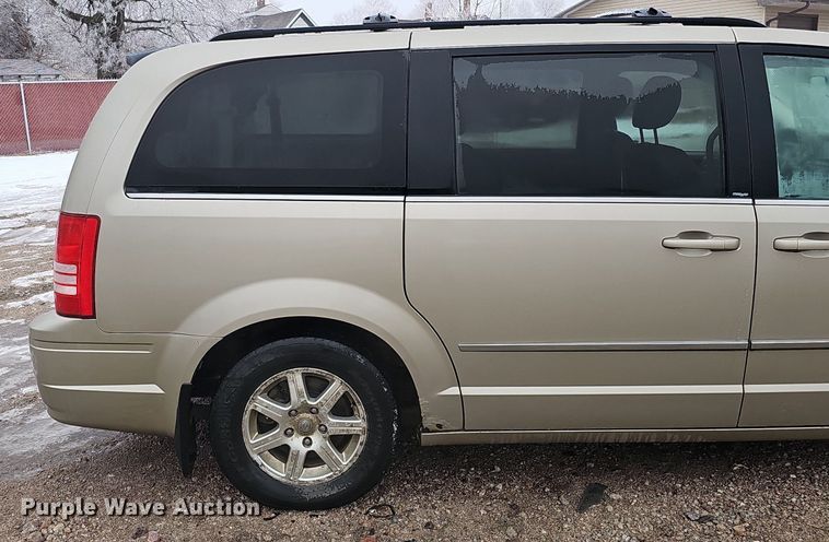 image for item IO9788 2009 Chrysler Town & Country Touring  van