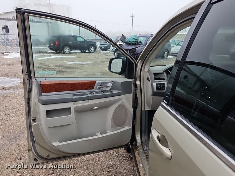 image for item IO9788 2009 Chrysler Town & Country Touring  van